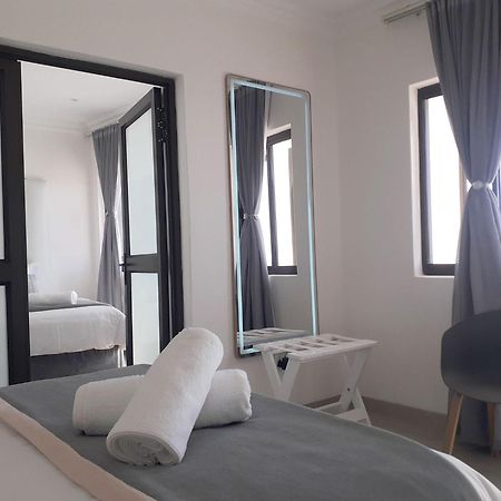 Shark Island Guesthouse Lüderitz Exteriör bild