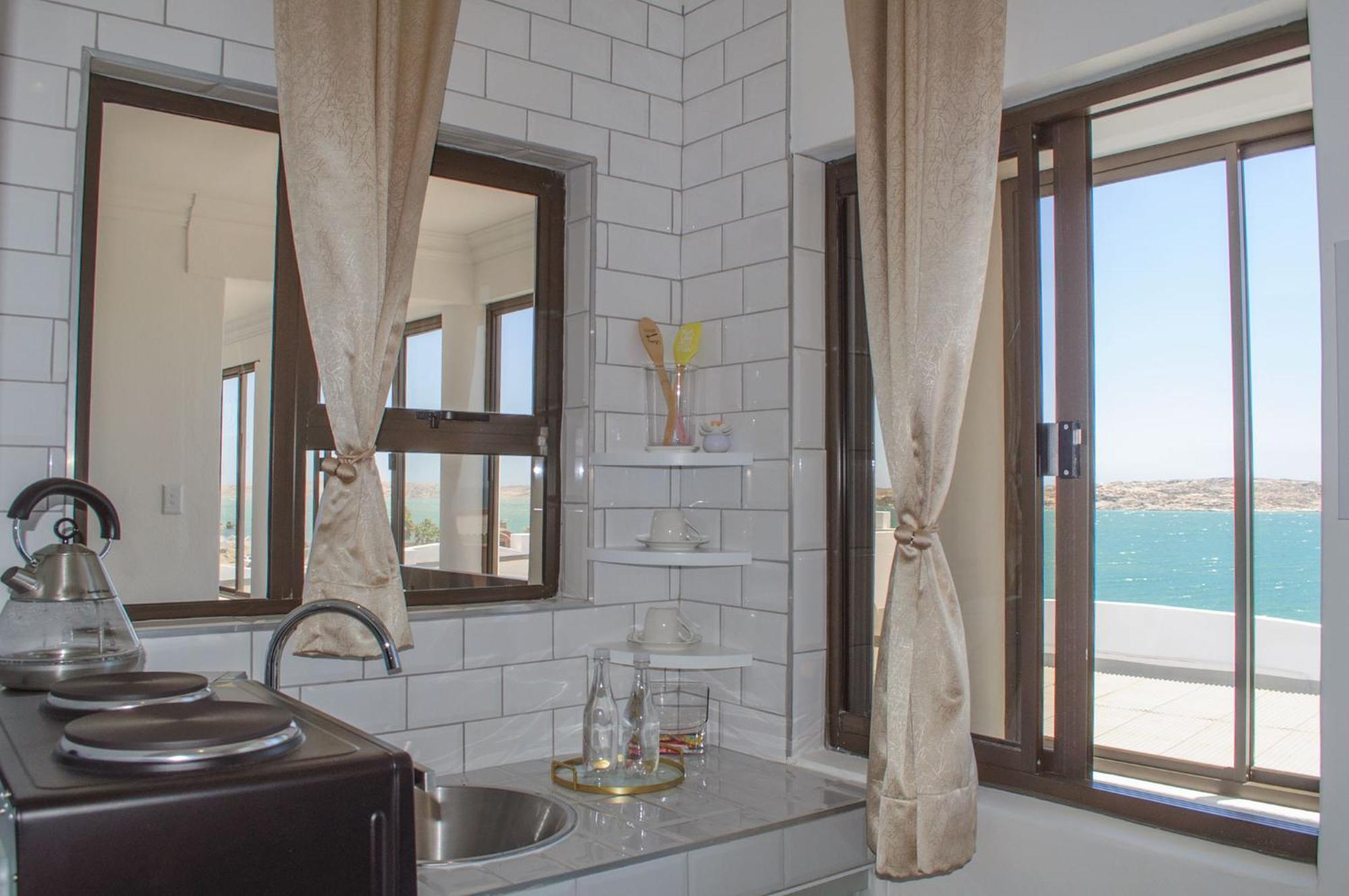 Shark Island Guesthouse Lüderitz Exteriör bild