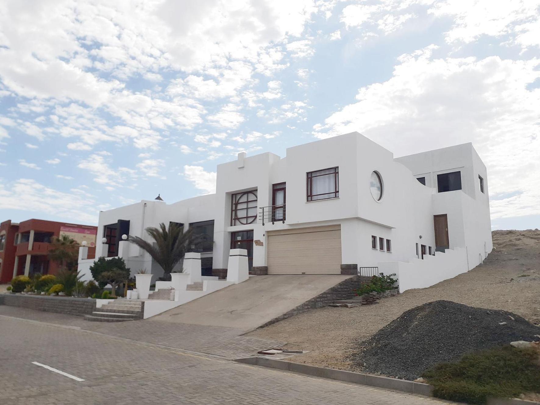 Shark Island Guesthouse Lüderitz Exteriör bild